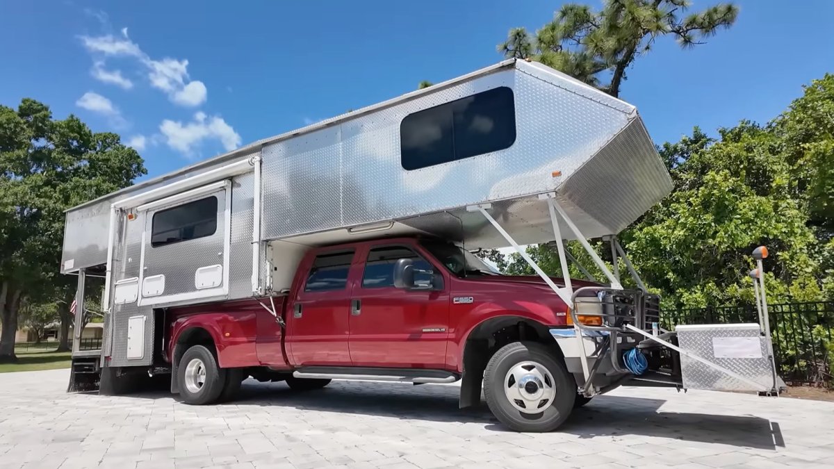 Ford F-550 Super Duty Mega Camper Is One of the Most Extreme RVs Ever