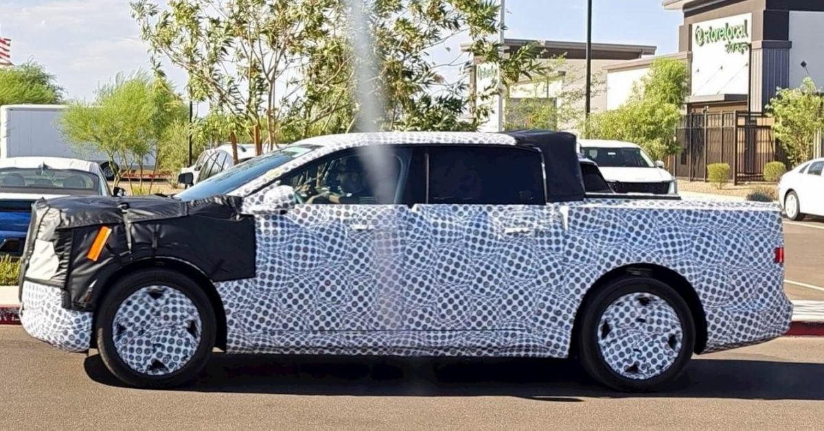 Ford's $30,000 Midsize EV Pickup Spotted Testing Beside Full-Size Expedition