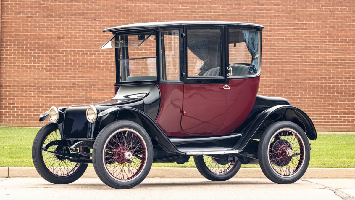 This 1918 Detroit Electric Runs Again Thanks to Modern Batteries